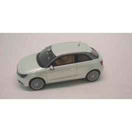 LOOKSMART 1/43scale Audi A1 e-tron White [No - 京商 ミニカー