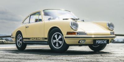 京商オリジナル 1/18 ポルシェ 911S (ミディアムアイボリ－/ブラックストライプ)  [No.KS08978IBK]