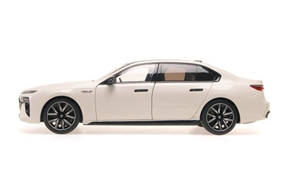 MINICHAMPS 1/18 BMW i7 M70 (G70) 2024 ホワイトメタリック  [No.110023702]