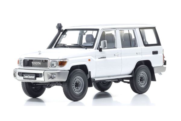 ALMOST REAL by KYOSHO 1/18scale Toyota Land Cruiser 76 2017 White  [No.AL870103]