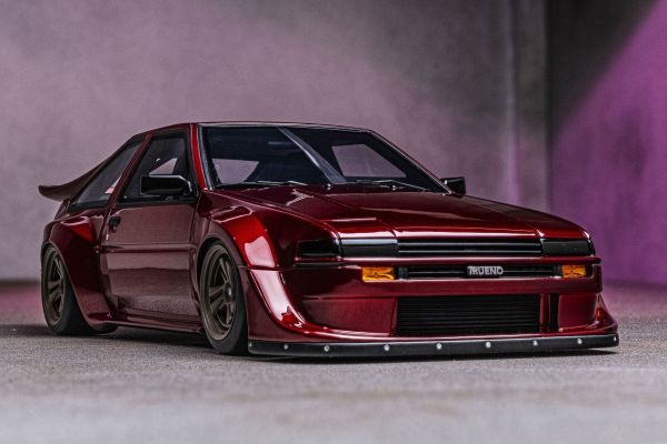 京商 サムライ 1/18 トヨタ スプリンタートレノ AE86 Khyzyl Saleem (レッド)  [No.KSR18070R]