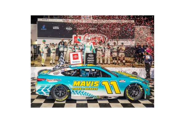 Lionel Racing 1/24 MAVIS TIRES & BRAKES  2024 トヨタ カムリ XSE デニー･ハムリン #11 リッチモンド ウィナー  [No.LR304504]