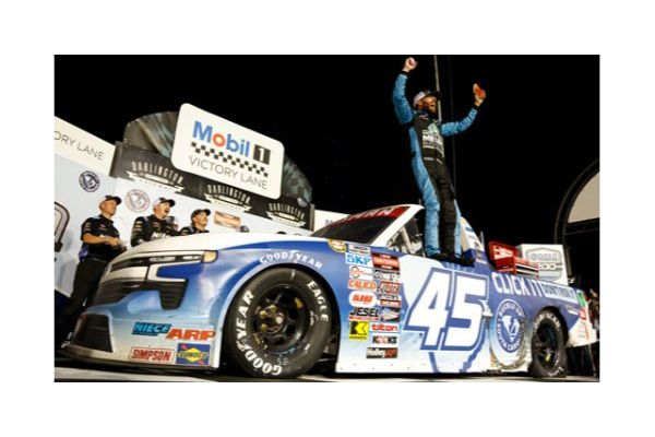 Lionel Racing 1/24 BUCLE UP 2024 シボレー シルバラード ロス･チャスティン #45 サウスキャロライナ ダーリントン ウィナー  [No.LR309585]