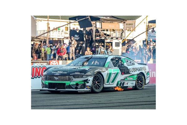 Lionel Racing 1/64 BUILDSUBMARINES.COM 2024 フォード マスタング クリス･ブッシャー #17 ワトキンス グレン ウィナー  [No.LR316408]