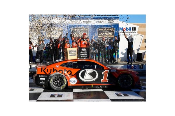 Lionel Racing 1/64 KUBOTA 2024 シボレー カマロ ZL1 ロス･チャスティン #1 カンザス ウィナー  [No.LR317740]