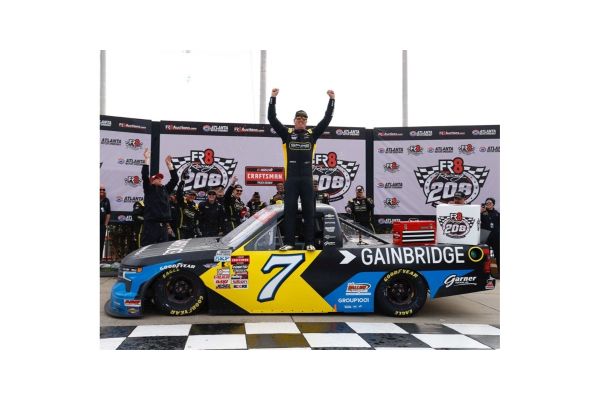 Lionel Racing 1/64 GAINBRIDGE 2025 シボレー シルバラード カイル･ブッシュ #7 アトランタ FR8 208 ウィナー   [No.LR325769]