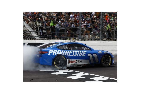 Lionel Racing 1/64 PROGRESSIVE 2025 トヨタ カムリ XSE デニー･ハムリン #11 マーティンズビル COOK OUT 400 ウィナー  [No.LR330473]