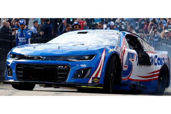 Lionel Racing 1/64 HENDRICKCARS.COM 2025 シボレー カマロ カイル･ラーソン #5 ブリストル Food City 500 ウィナー(Raced Version)  [No.LR331586]