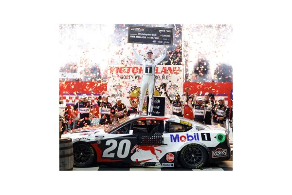 Lionel Racing 1/64 MOBIL 1 2025 トヨタ カムリ クリストファー･ベル #20 ウィルクスボロ ALL-STARレース ウィナー  [No.LR332224]