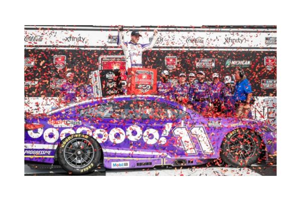 Lionel Racing 1/64 YAHOO 2025 トヨタ カムリ XSE デニー･ハムリン #11 ミシガン FIREKEEPERS CASINO 400 ウィナー  [No.LR333597]