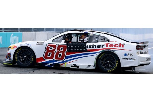 Lionel Racing 1/64 WEATHERTECH 2025 シボレー カマロ シェーン･ヴァン･ギスバーゲン #88 シカゴ GRANT PARK 165 ウィナー  [No.LR334808]