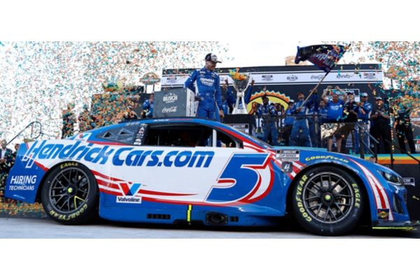 Lionel Racing 1/64 HENDRICKS CARS 2025 シボレー カマロ カイル･ラーソン #5 フェニックス ナスカーカップ シリーズチャンピオン  [No.LR343121]