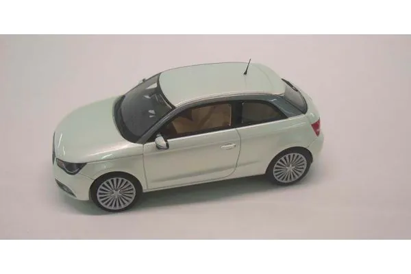 LOOKSMART 1/43scale Audi A1 e-tron White [No.LSA1] - KYOSHO minicar