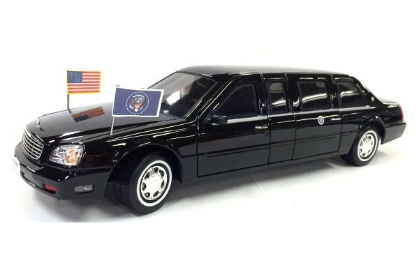 LUCKY DIE CAST 1/24scale 2001 Cadillac Deville Presidential Limo  [No.LUC24018]