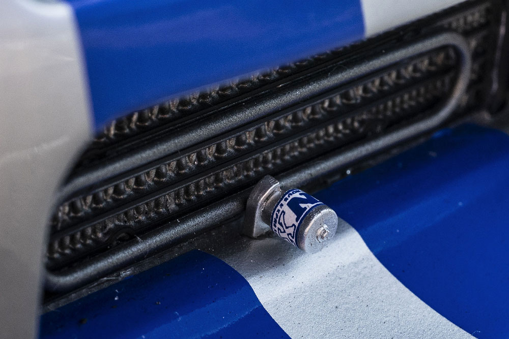 インタークーラーのアルミフィンを一気に氷点下近くまで冷やすためのNX社製のインタークーラースプレーリングも装着済み。