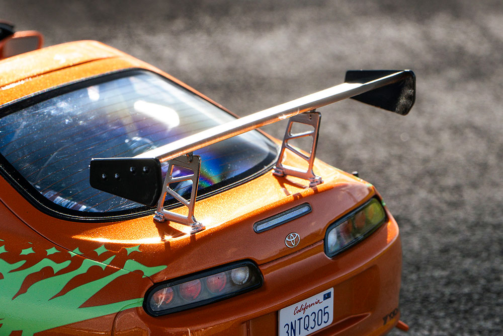 ハイマウントタイプのGTウイングは、アメリカのAPRパフォーマンス製。強大なダウンフォースを生み出し、高速走行時の安定性やトラクション性能を高めます。もちろん、レーシーなルックスにも大きく貢献しています。