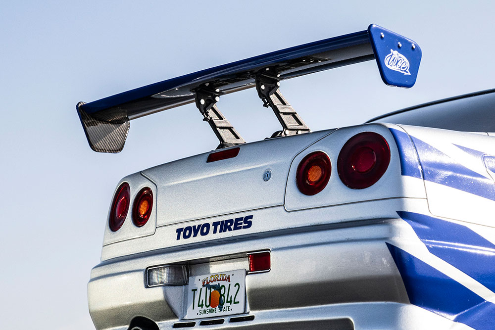 リアバンパー、GTウイングともにC-WEST製のアイテムを装着。トランクにはジャパンタイヤブランド「TOYO」のステッカーも確認できます。